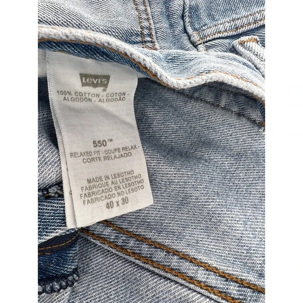 Levi's 550 Relaxed Fit Men's Jeans size 40x30 Vintage Tapered Leg‎ Distressed